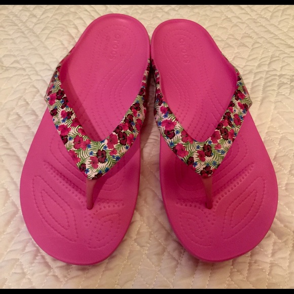 CROCS Shoes - crocs floral pink flops